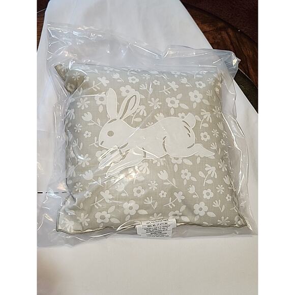 Easter Bunny Throw Pillow 16"x16" Sealed in Bag Embroidered Tan White Floral - Picture 1 of 4